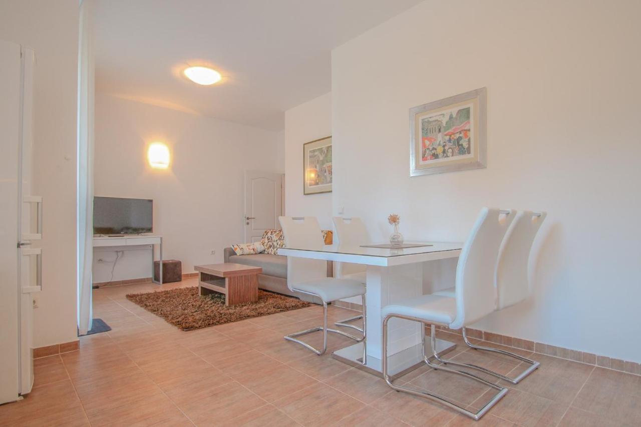 Lea Apartment Novigrad  Bagian luar foto