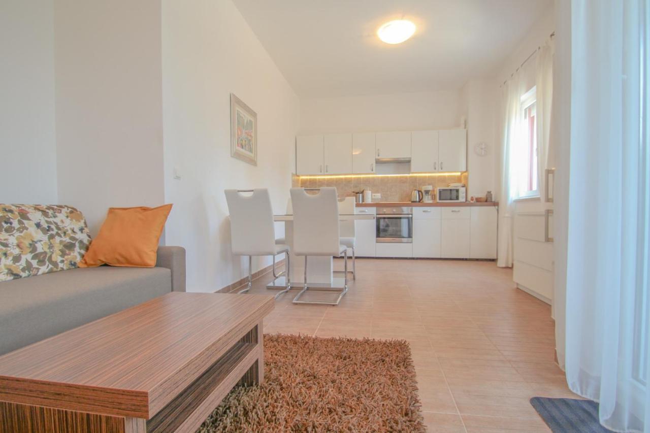 Lea Apartment Novigrad  Bagian luar foto