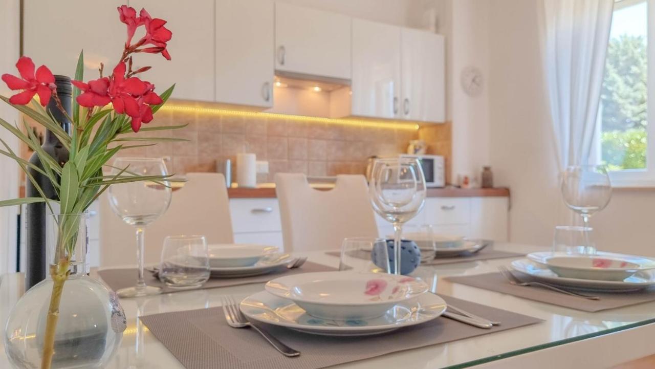 Lea Apartment Novigrad  Bagian luar foto