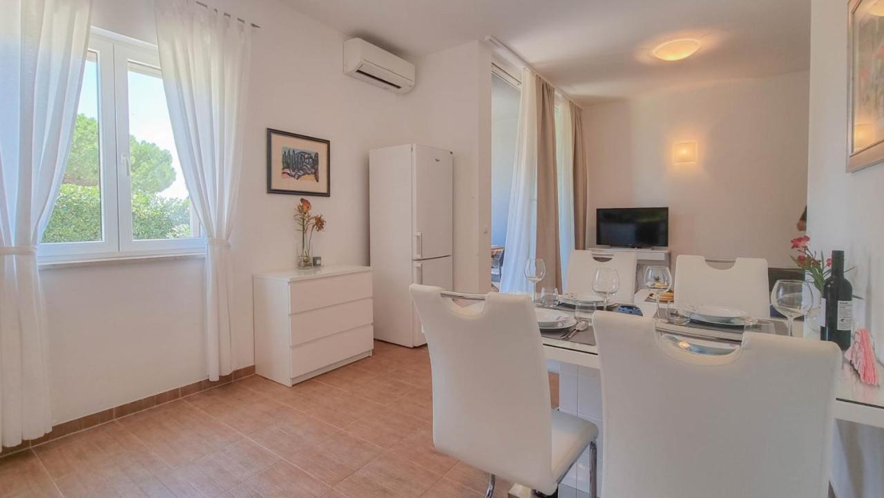 Lea Apartment Novigrad  Bagian luar foto