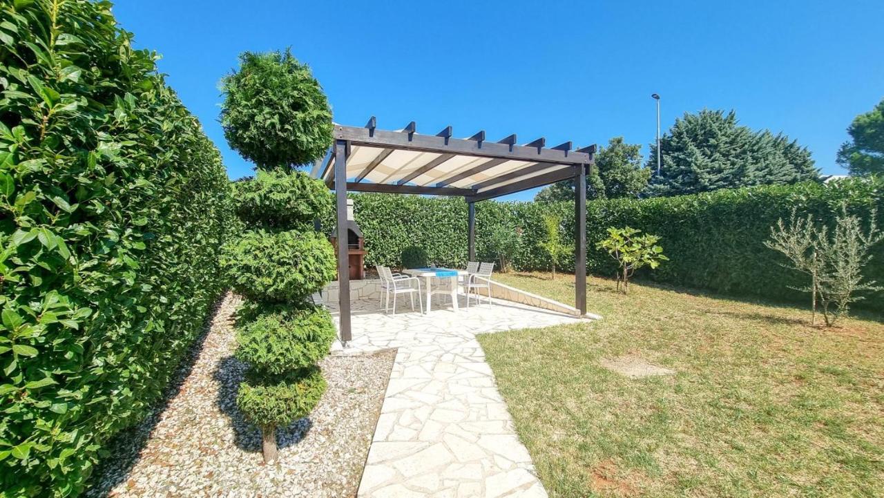 Lea Apartment Novigrad  Bagian luar foto