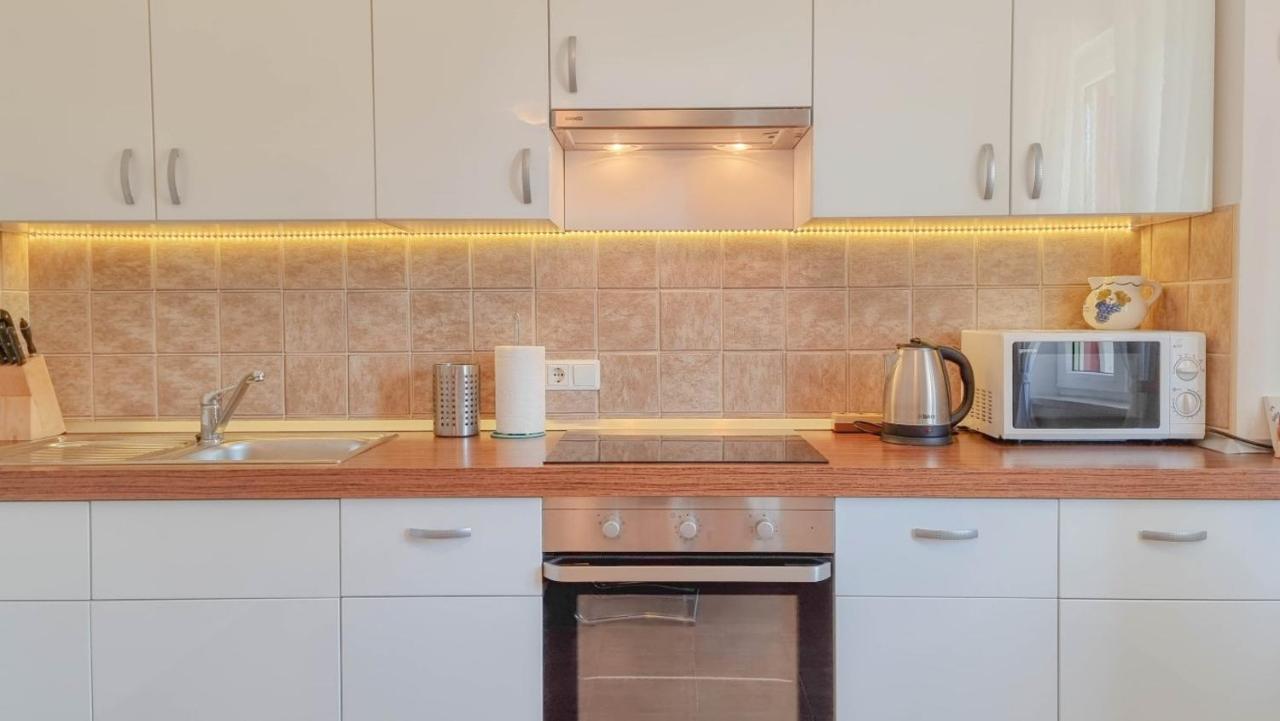 Lea Apartment Novigrad  Bagian luar foto