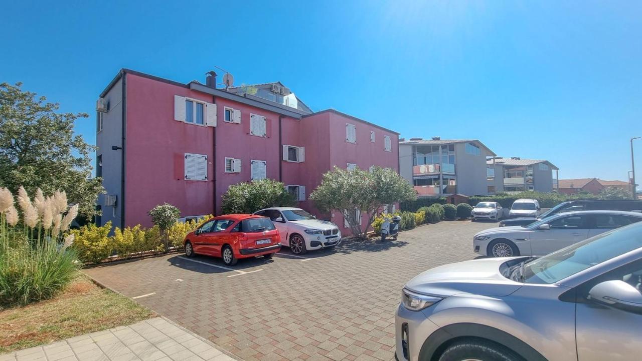 Lea Apartment Novigrad  Bagian luar foto