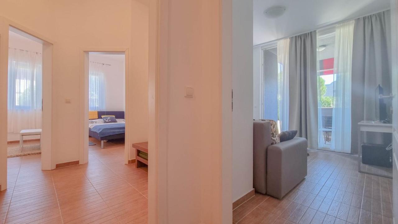 Lea Apartment Novigrad  Bagian luar foto