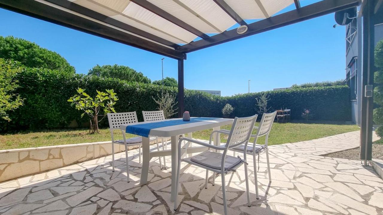 Lea Apartment Novigrad  Bagian luar foto