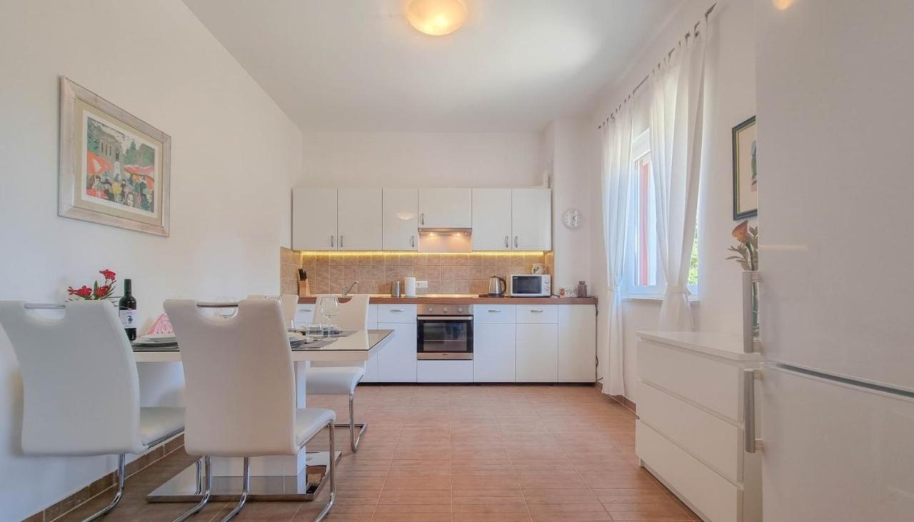 Lea Apartment Novigrad  Bagian luar foto