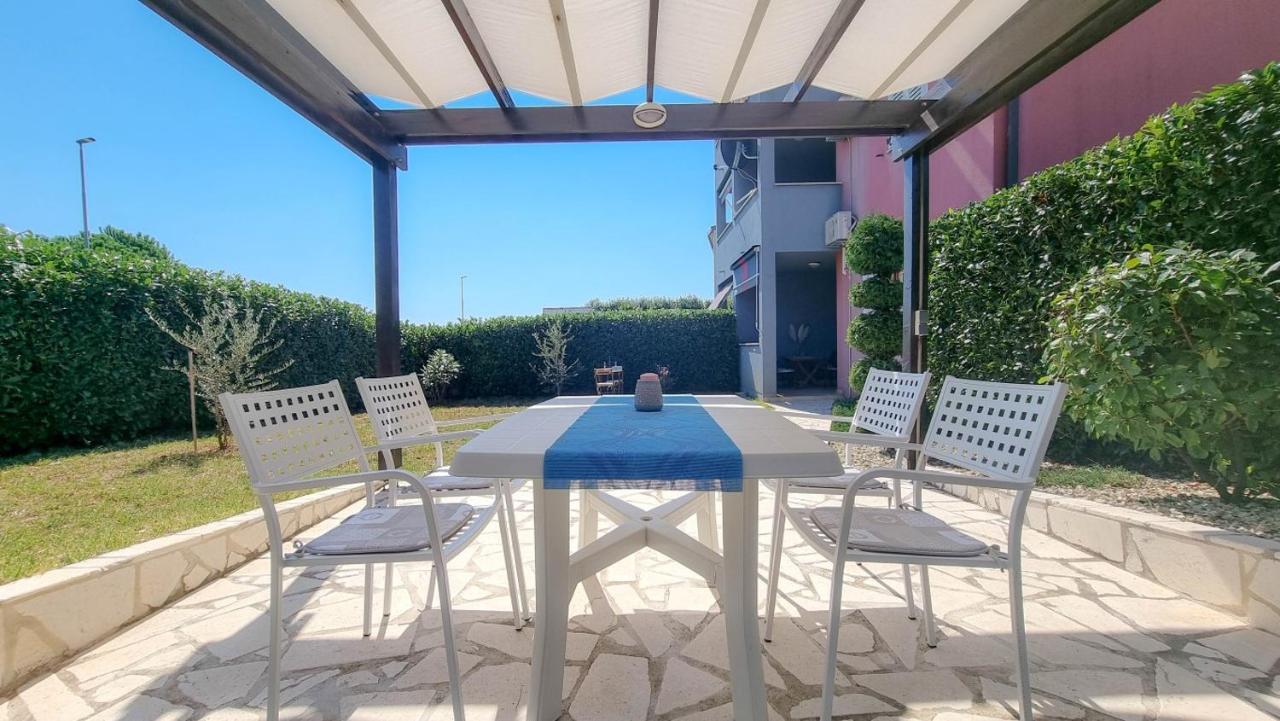 Lea Apartment Novigrad  Bagian luar foto