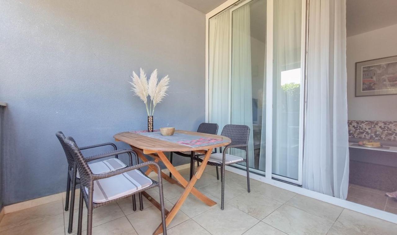 Lea Apartment Novigrad  Bagian luar foto