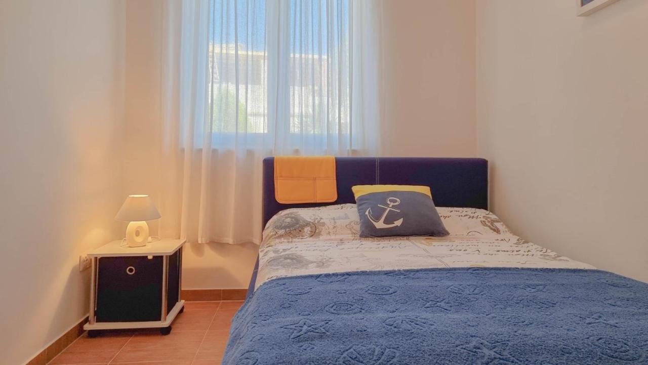 Lea Apartment Novigrad  Bagian luar foto