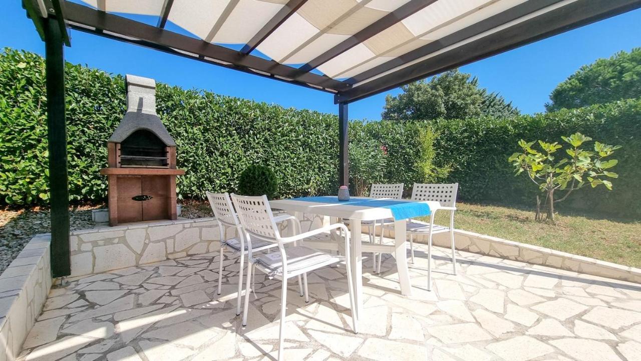 Lea Apartment Novigrad  Bagian luar foto