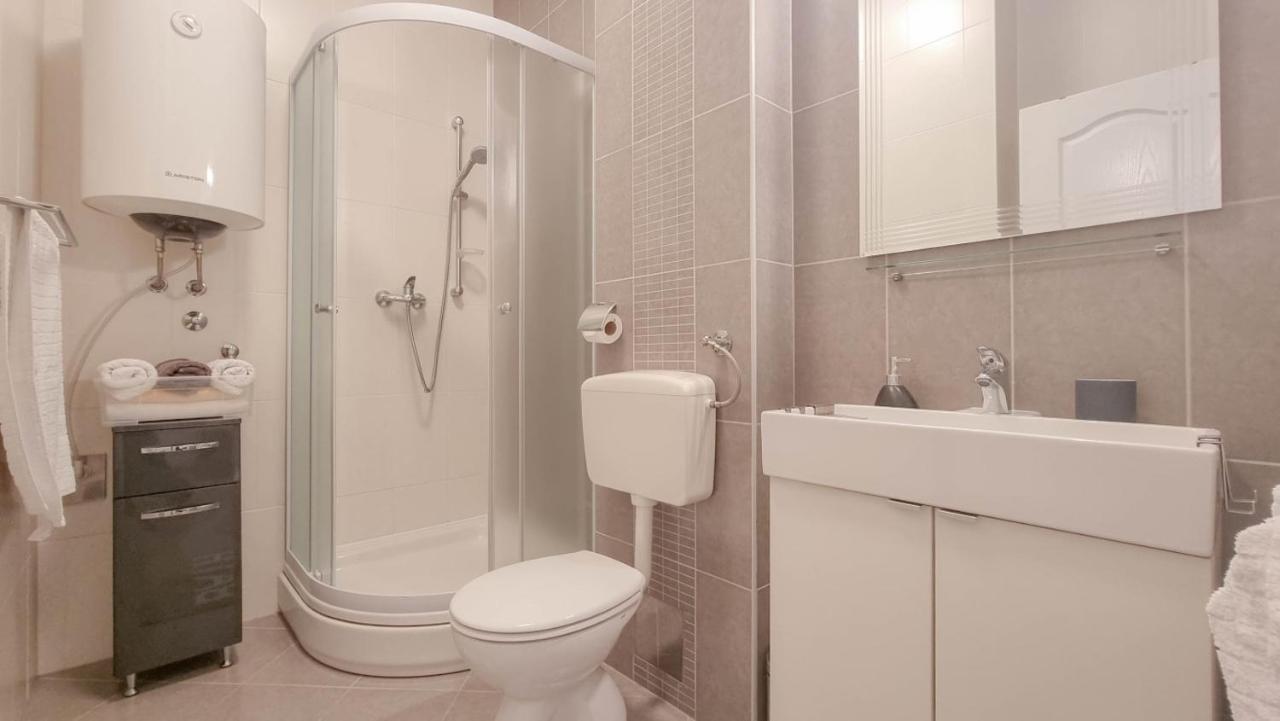 Lea Apartment Novigrad  Bagian luar foto