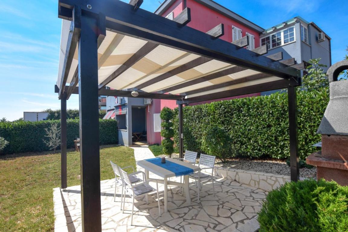 Lea Apartment Novigrad  Bagian luar foto