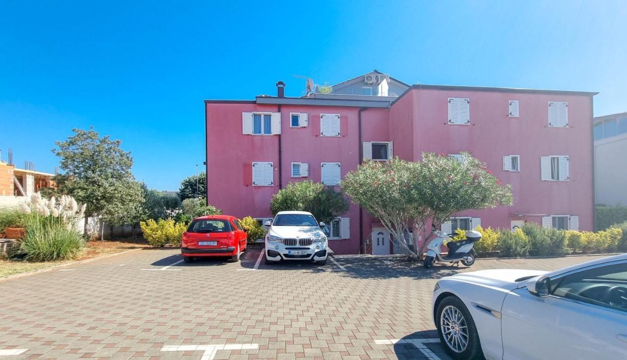 Lea Apartment Novigrad  Bagian luar foto